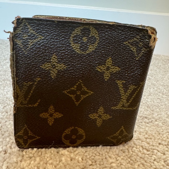 Louis Vuitton Monogram Marco Bi Fold Men’s Wallet - Picture 2 of 12